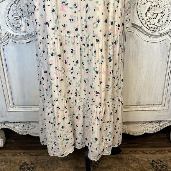 Chic Floral V-Neck Maxi Dress - Picture 4 of 16